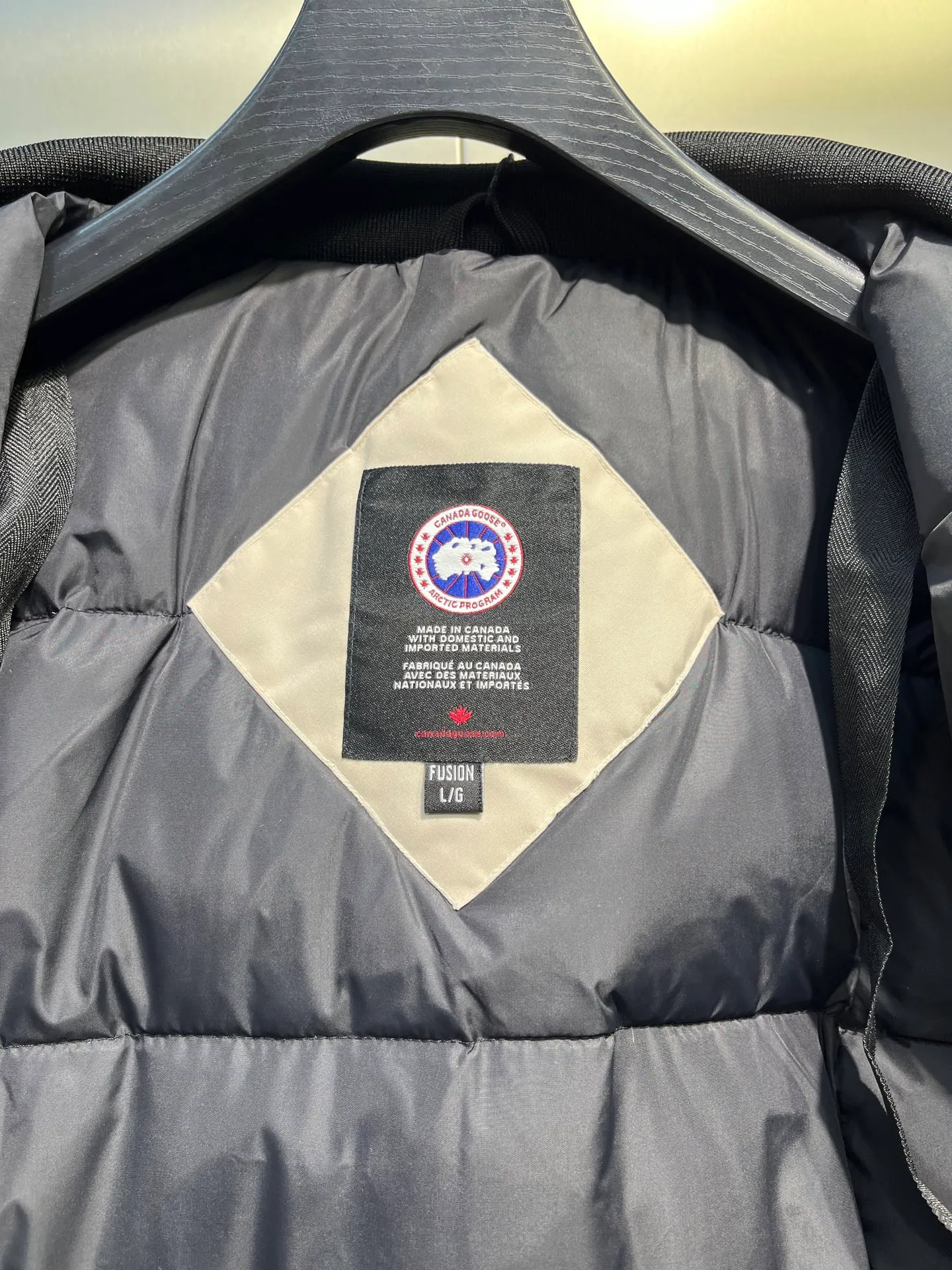 P860 🇨🇦🇨🇦CANADA GOOSE 12 women's models, factory direct supply: supplying global purchasing agents, micro-businesses, entities, Tmall, high-end stalls and studio cooperation, free shipping! Trillium Parka Women's 12 "popular" women's models are chosen by Arctic and Antarctic scientific expedition teams as winter wear, the Rolls-Royce of down jackets. ➖ Industry-leading anti-counterfeiting chip sensing. ➖ Imported Behringer embroidery machines and customized embroidery labels, the highest level and industry leading. ➖ Imported Korean 21-count polyester-cotton blended original fabric, TC85 waterproof coated fabric, water-repellent, windproof and wear-resistant. ➖ The new national standard 80 white duck down is filled with an average of 520 grams of down. The amount of down filled is industry-leading. ➖ 100% nylon lon lining with double double-layer sealing design to prevent velvet running, seamless thread design on cuffs! ➖ Western Canadian Green Wolf Collar. ➖ Yoshida YKK provides original factory-customized electroplated sliders. YKK two-way lockable zippers are tight and smooth and do not peel off paint. ➖ 3M composite Velcro is durable and the accessories and hardware are all custom-made. Note: Our copywriting is only simple and clear. Instead of bragging about the copywriting, it is better to compare and understand with samples. Only for the purest, most focused, most professional, highest quality, and most cost-effective!  SIZE:S-XXL